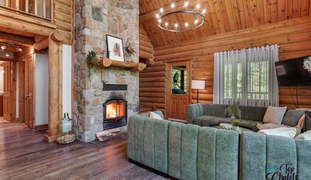 Log Cabin Hot tub near Tremblant