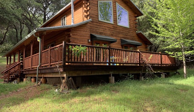 Log cabin house in historic Columbia