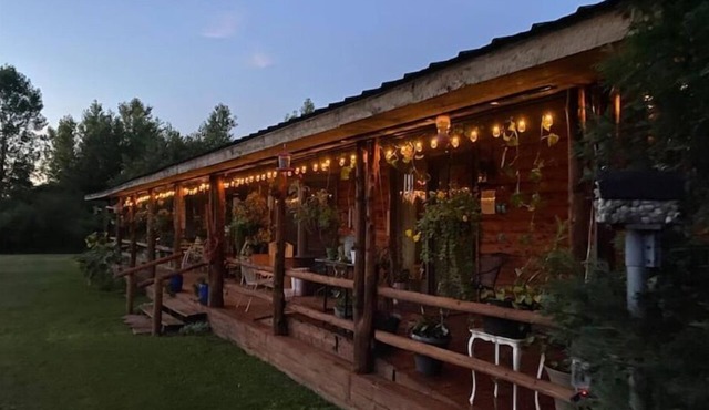 Log Cabin house on 10.5 acers of wooded land. Accommodates 20 plus guest.