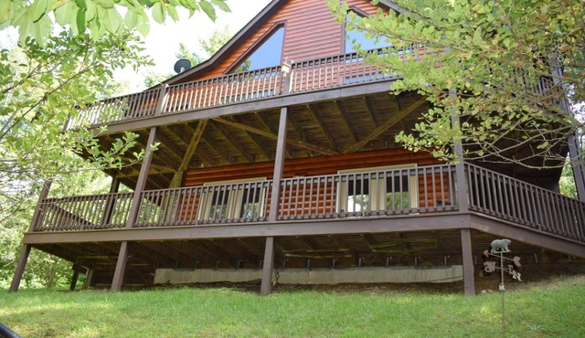 Log Cabin in a secure community in the beautiful Blue Ridge Mountains.