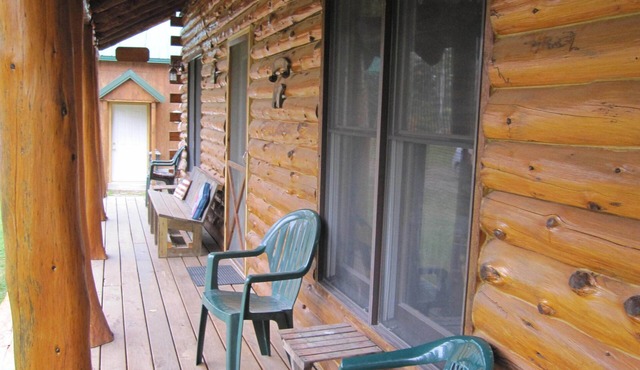 Log Cabin in private area close to Pictured Rocks!