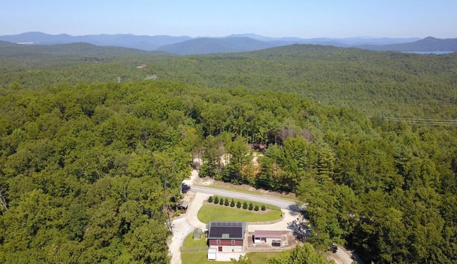 Log Cabin in the Foothills of the Blue Ridge Mountains, Lake Jocassee - Keowee