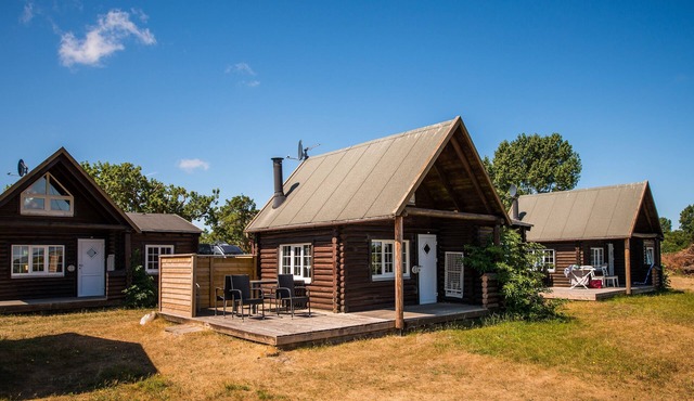 Log cabin in the resort with horse stables on the Wadden Sea