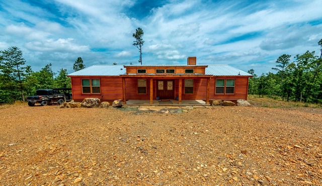Log Cabin in the Woods - Channel Access, Kayaks, Canoe, Firepit, Dog-Friendly