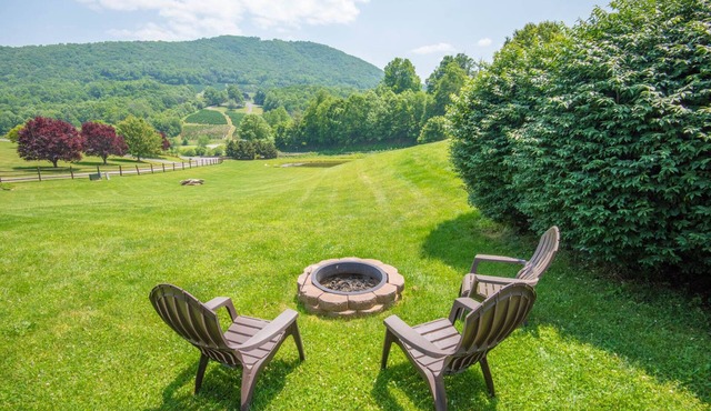 Log Cabin in West Jefferson - Fishing Pong + Hot Tub + Fire Pit + Mountain Views