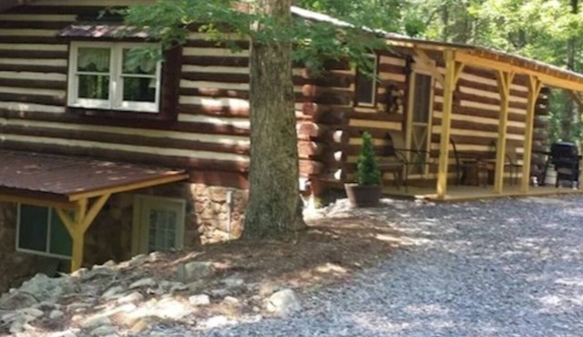 Log Cabin in Wooded Area Near Raystown Lake Boat Access
