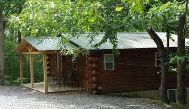 Log Cabin in Wooded Area Near Raystown Lake Boat Access