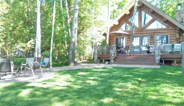 Log Cabin living on beautiful Lake Minnewawa-call for LAST MINUTE AVAILABILITY