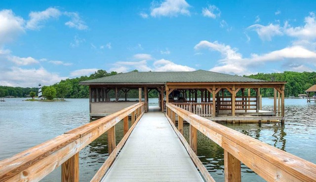 Log Cabin Living on Lake Anna - Warm side