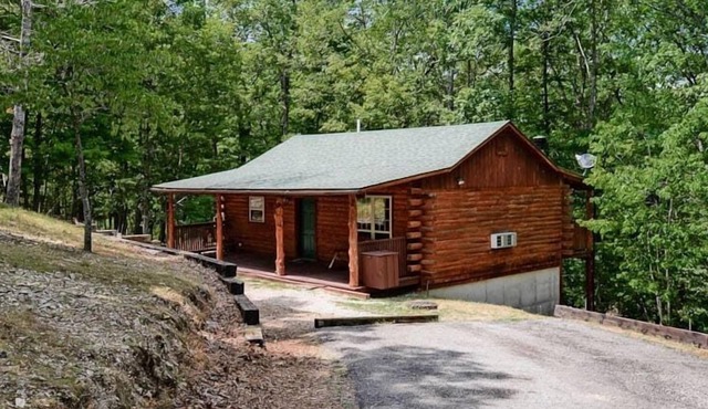 Log Cabin Near Beaver Lake Wifi Fire Pit