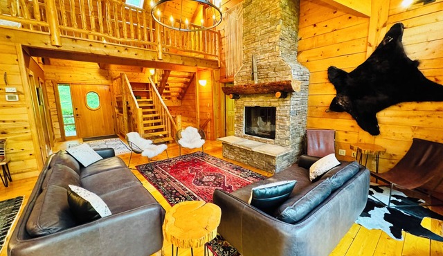 Log Cabin Oasis With Air Conditioned Treehouse on 20 Acres - Sleeps 32+