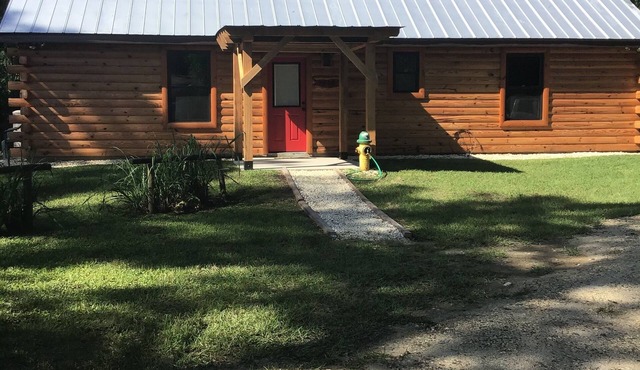 log cabin ,ocklawaha fl, close to ocala villages pet friendly ,lake Weir