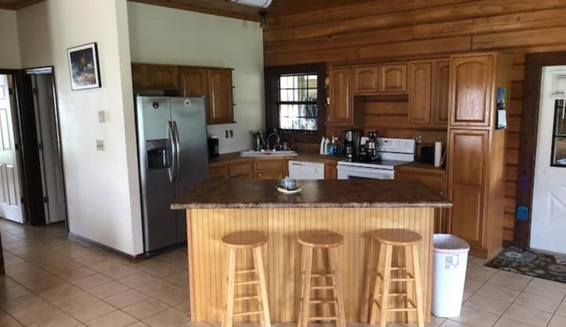 Log cabin on a lush 15 acre private horse farm