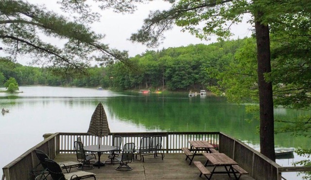 Log cabin on beautiful Lake Arbutus near Traverse City
