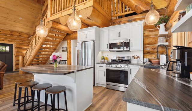 Log Cabin on Crow Wing Lake. Sunset views. Minutes from Brainerd.