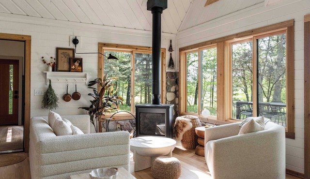 Log cabin on lake in WI woods - Hytte Ro