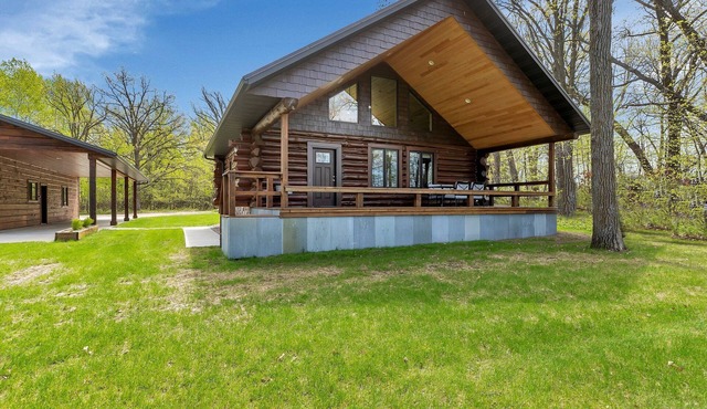 Log cabin on Pelican Bay