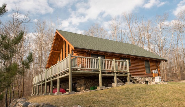 Log Cabin On Scenic Juggler Lake ~ Dramatic Sunset Views!