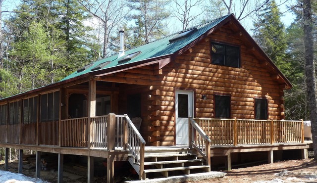 Log Cabin on Spacious Lakeside Woodlands, with Private Beach and Waterfront.