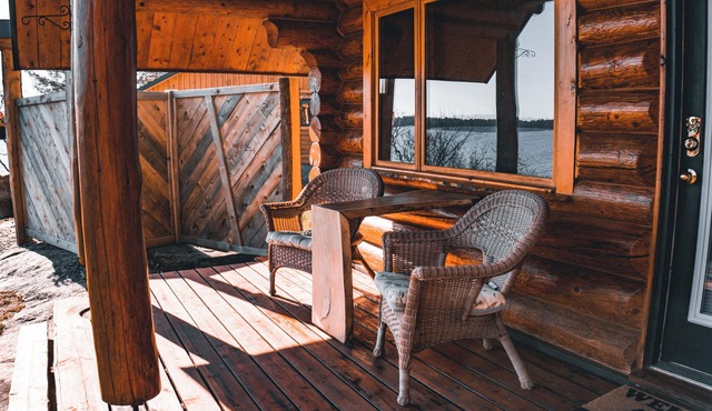 Log Cabin On the Lake B&B