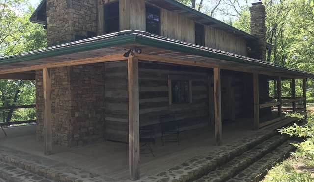 Log Cabin Overlooking the River - 1 Mile from Beech Bend Raceway