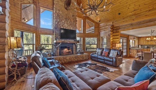 Log cabin overlooking a creek!