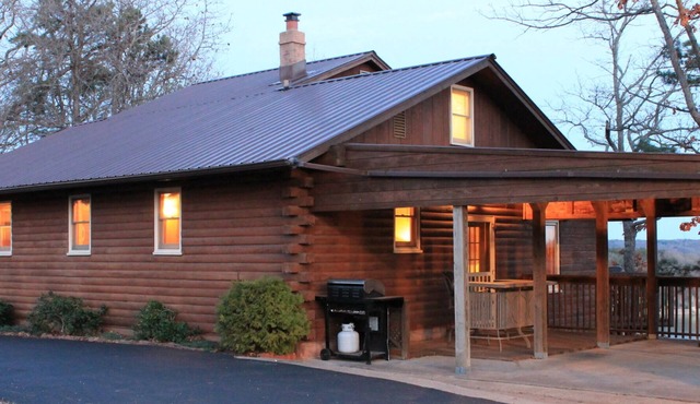 Log Cabin-Panoramic Lakeview, Pool Table, Kids Bunks, Rustic Hangout & Fire Pit!
