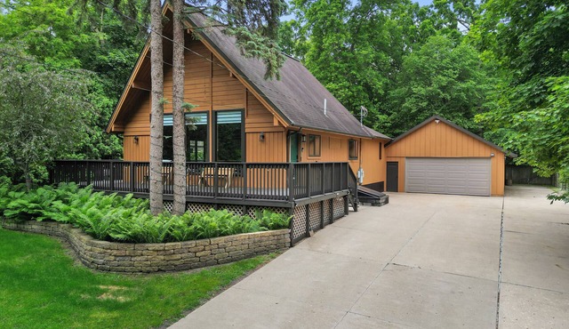 Log Cabin perfect for winter activies close to Wilmot Ski