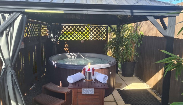 Log Cabin Private Hot Tub & Swimming Pool ,Adults Only,New Forest National Park