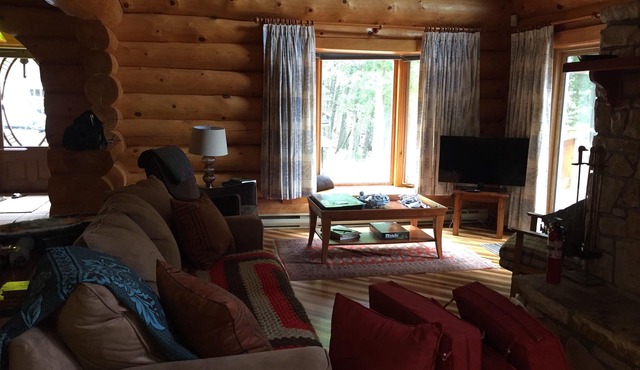 Log Cabin Retreat on Mississippi River, hot tub, sleeps 6