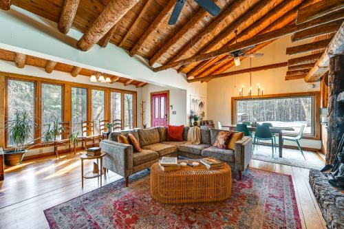 Log Cabin Retreat in Kentucky Fire Pit and Grill!