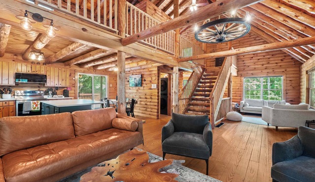 Log Cabin Retreat in Monroe