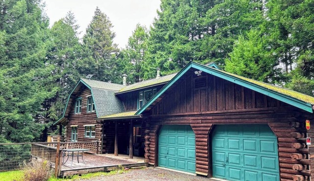 Log Cabin Retreat in the Redwoods