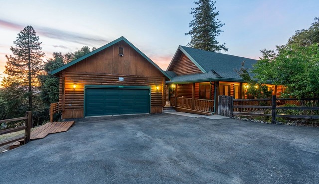Log Cabin retreat with spectacular views