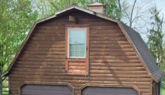 Log Cabin studio loft w/yard, firepit, woods, and stream! Many nearby ammenities
