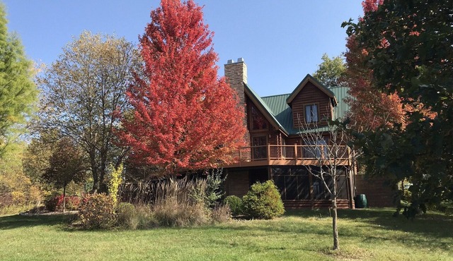 Log cabin staycation for families! Beautiful country setting.