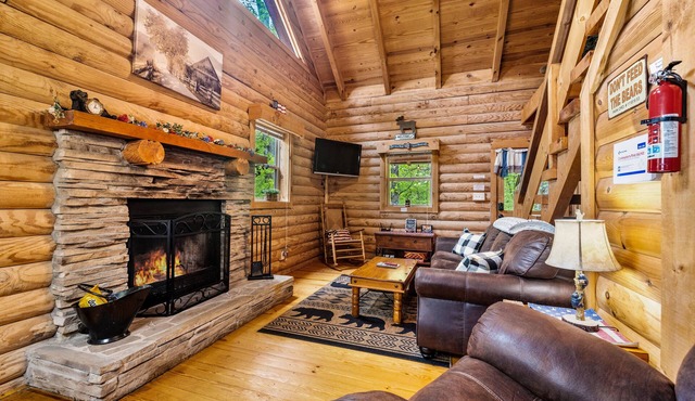 Log Cabin, UTK/Neyland, Smokies, 16acres, FP, HotTub, Arcade, Fishing, Golf,Pets