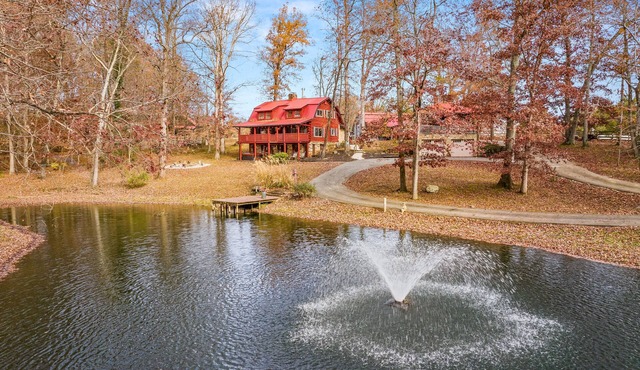 Log Cabin, UTK/Neyland, Smokies, 16acres, FP, HotTub, Sauna, Fishing, Golf, Pets