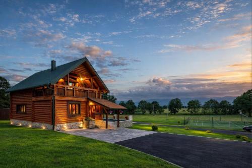 Log Cabin Valley - Private Villa with Pool
