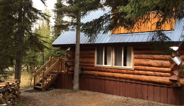 Log Cabin W Bedroom Loft, Seperate private Bath House and Boat House