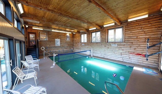 Log Cabin w/indoor pool on Lake, 30 Min from Wis Dells! 8 min. from Sand Valley