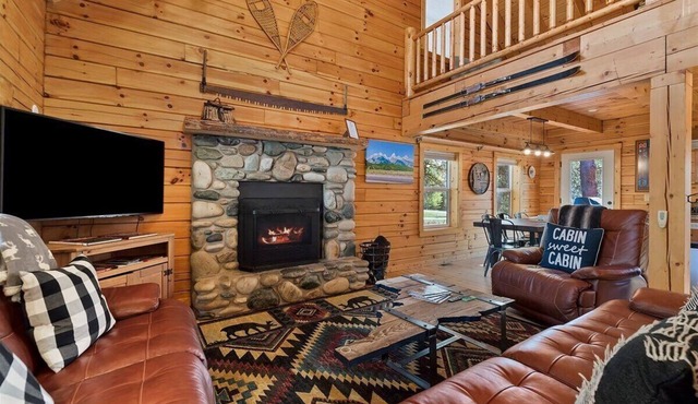 Log cabin with game room by skiing & lake