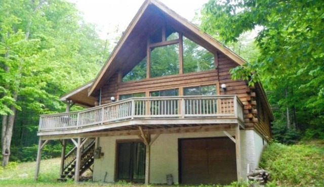 Log Cabin with Hot Tub - Perfect for family vacation and group getaways!