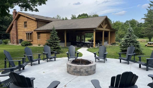 Log Cabin with Hot Tub