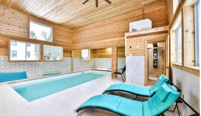 Log cabin with INDOOR POOL foot of hunter mountain