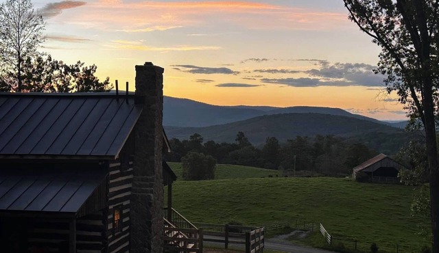 Log cabin with mountain VIEWS in Lexington! Near VA Horse Ctr, 8 mi from VMI/W&L