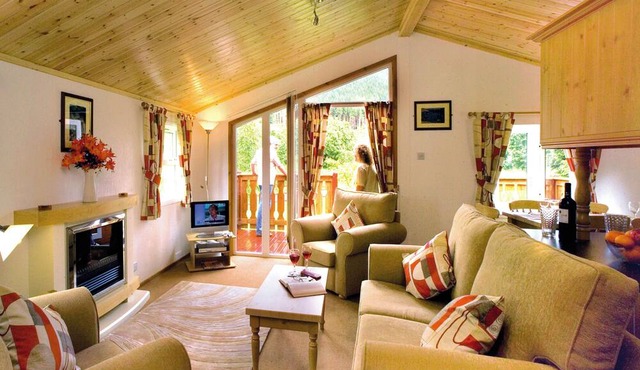 Log cabin with one double with en suite shower and two twin.