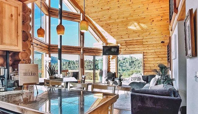 Log Cabin With Panoramic Views Of The Pines