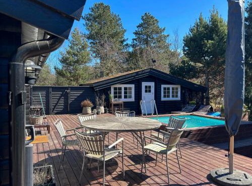 Log Cabin With Pool Near Tisvilde