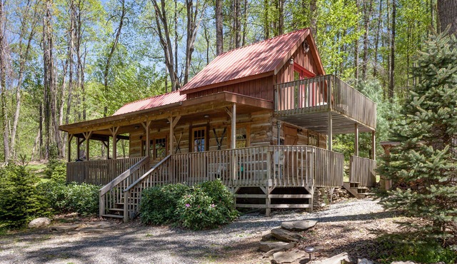 Log Cabin with Private Outdoor Hot Tub